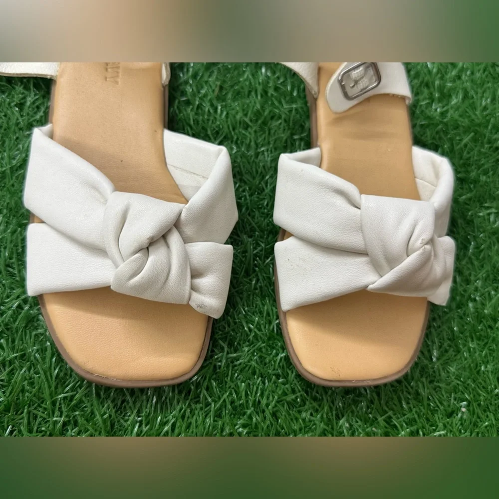 Old Navy Kids White Sandals‎ Comfortable Summer Footwear Size 12